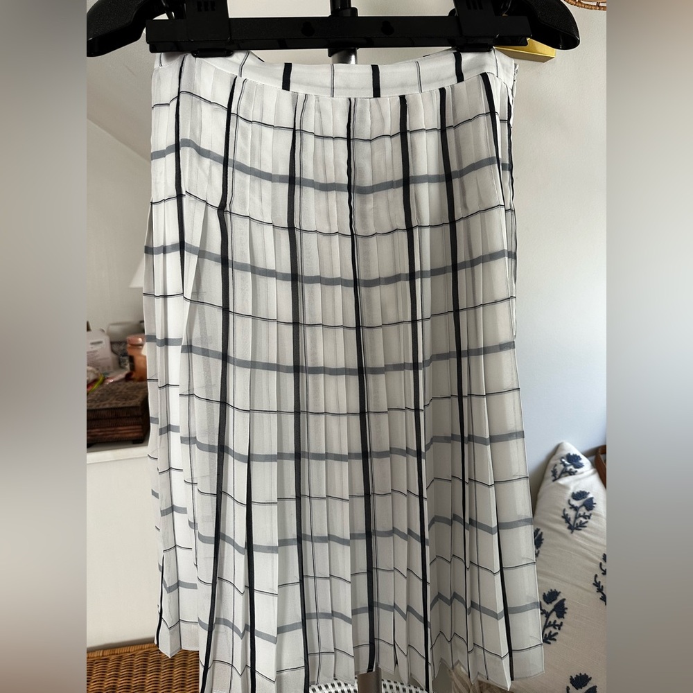 Chic Navy and White Checkered Midi Skirt